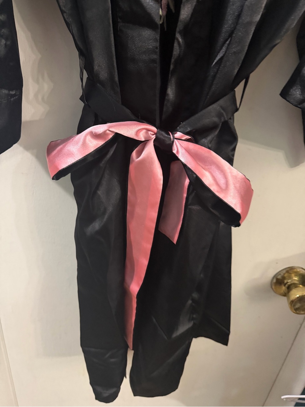 Avon One Size Fits Most Satiny Robe - Picture 3 of 7